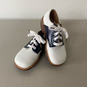 Size 9.5 Classic White and Blue Leather Kids Saddle shoes Shoes